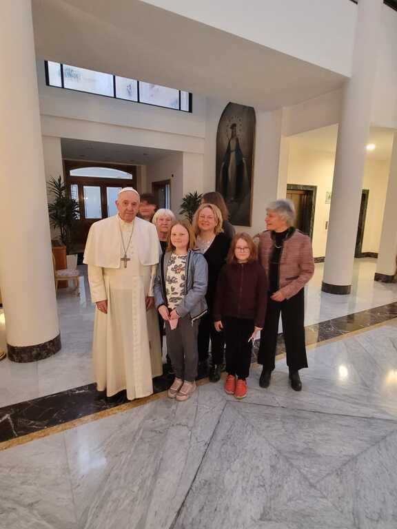 Vor der Abreise nach Malta traf Papst Franziskus einige ukrainische Familien, die von Sant'Egidio aufgenommen wurden
